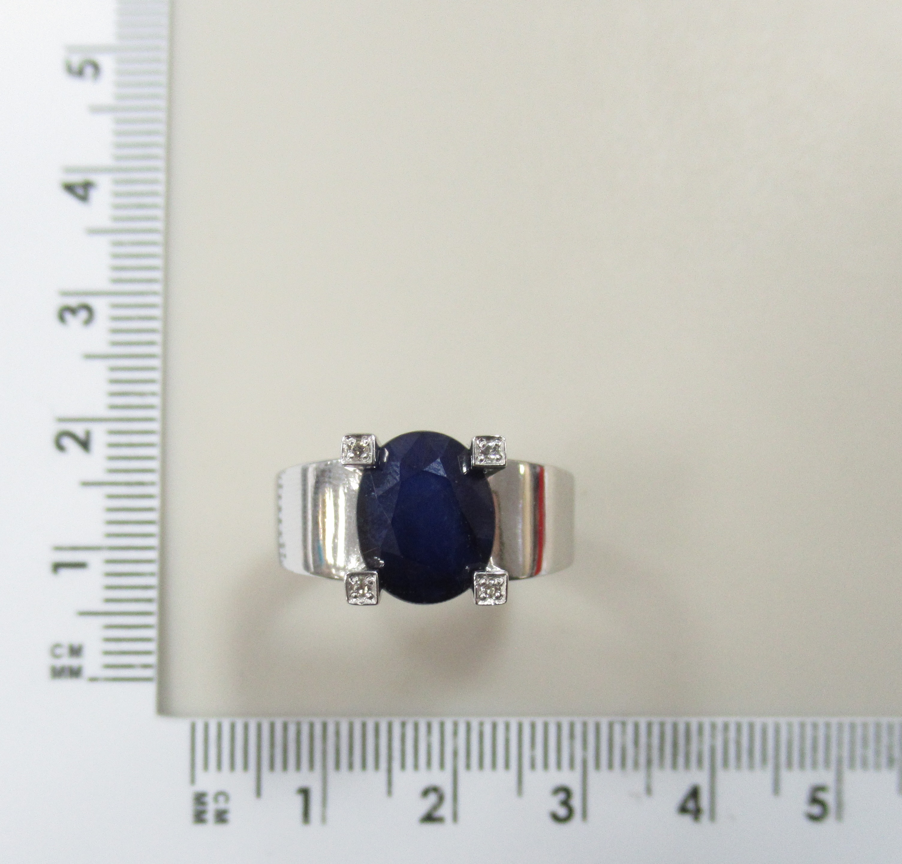Серебряное кольцо с сапфиром
